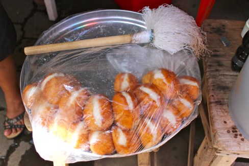 Relámpagos! Literally: lightnings. Sweet fried rolls filled with atol (maize and sugar pudding). I asked the seller why they are called "lightnings" and she responded, "because that's what they're called."